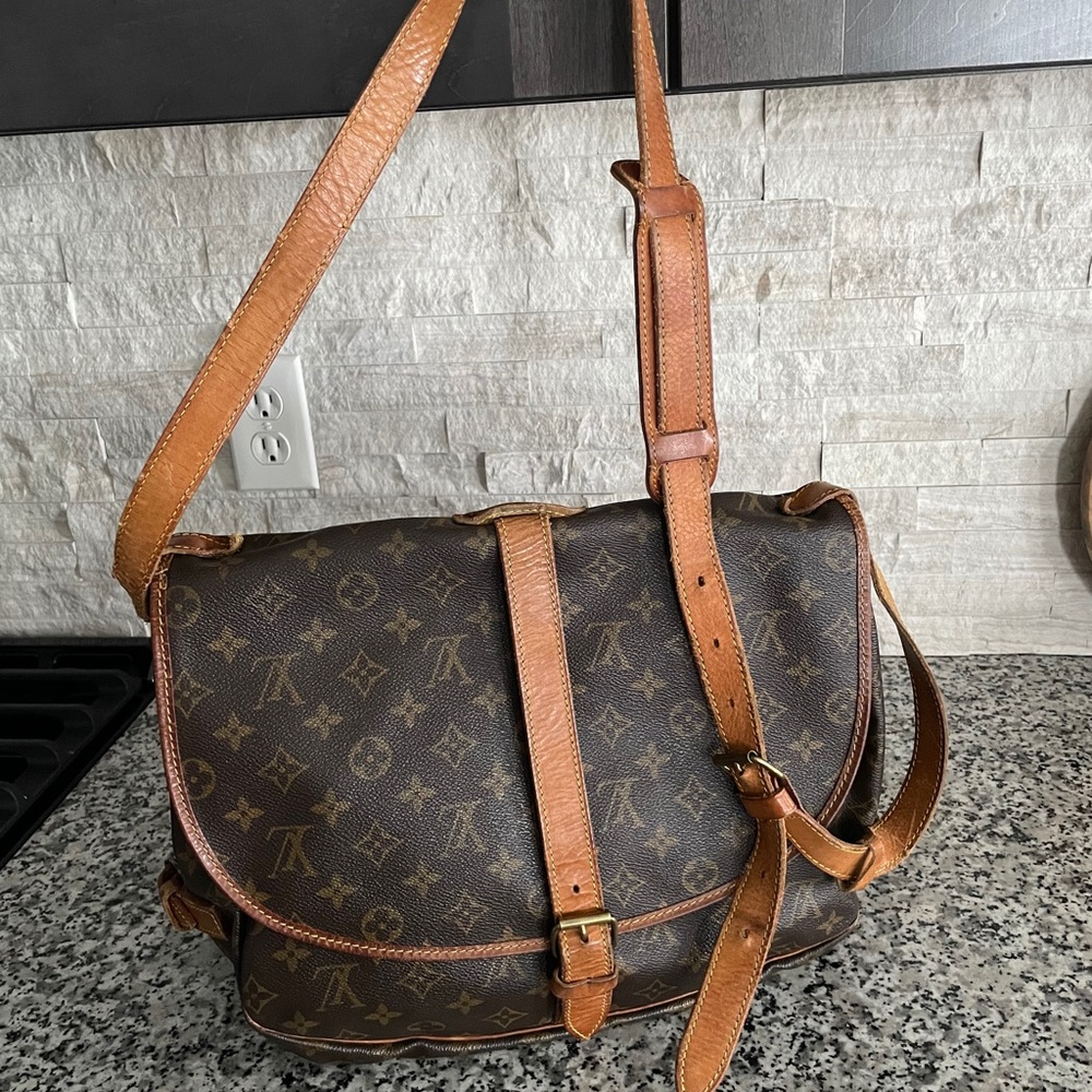 Louis Vuitton Saumur